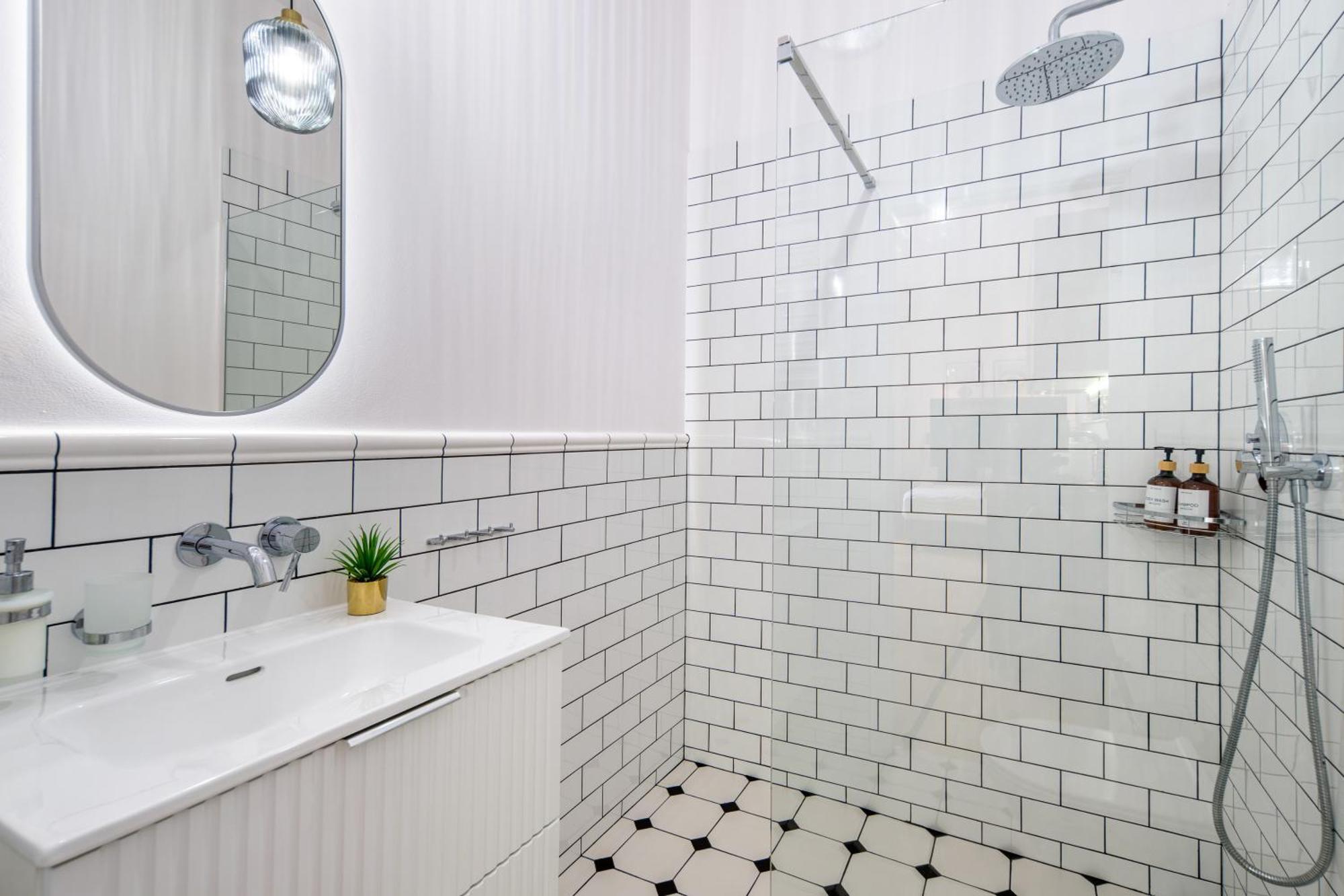 Discover Krakow Apartments - Lubomirskiego St - Classic & Modern - Near Main Station, Netflix And Ac المظهر الخارجي الصورة